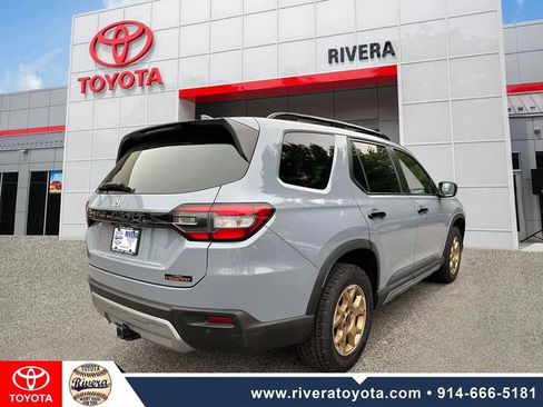 Used 2024 Honda Pilot TrailSport image 7