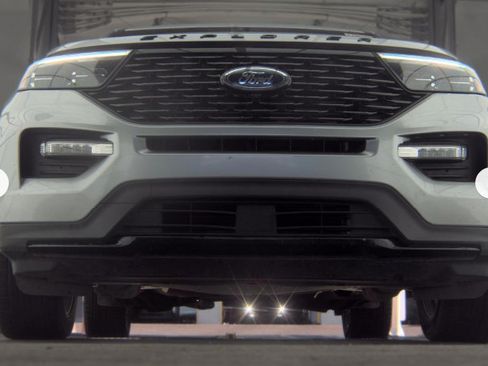 Used 2022 Ford Explorer ST-Line w/ Class IV Trailer Tow Package AWD/4WD image 2