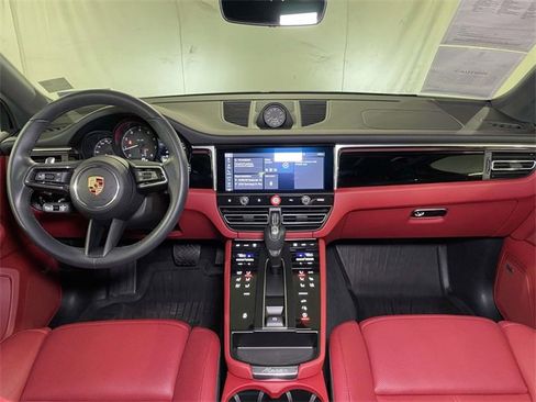 Used 2025 Porsche Macan image 26