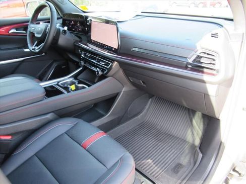 Used 2024 Chevrolet Traverse RS w/ LPO, Floor Liner Package image 10