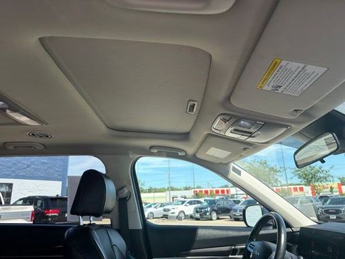 Used 2025 Kia Telluride S AWD/4WD image 24