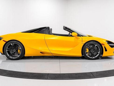 Used 2022 McLaren 720S Spider image 2