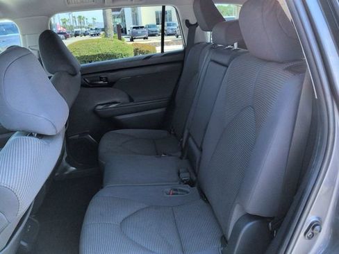 Used 2023 Toyota Highlander LE FWD image 14