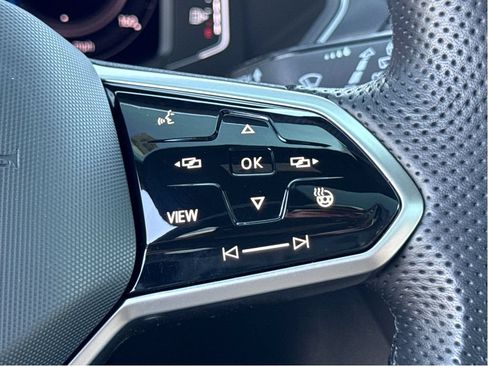 Used 2022 Volkswagen Tiguan SEL R-Line AWD/4WD image 16