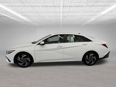 Used 2024 Hyundai Elantra Limited FWD image 2