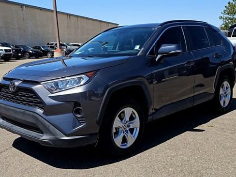 Used 2021 Toyota RAV4 XLE w/ Convenience Package FWD image 5