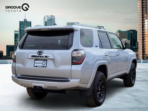 Used 2018 Toyota 4Runner SR5 AWD/4WD image 6