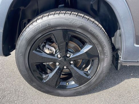 Used 2017 Jeep Cherokee Sport FWD image 11