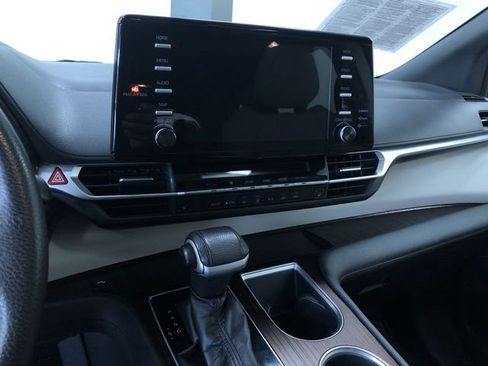 Used 2023 Toyota Sienna XLE image 27