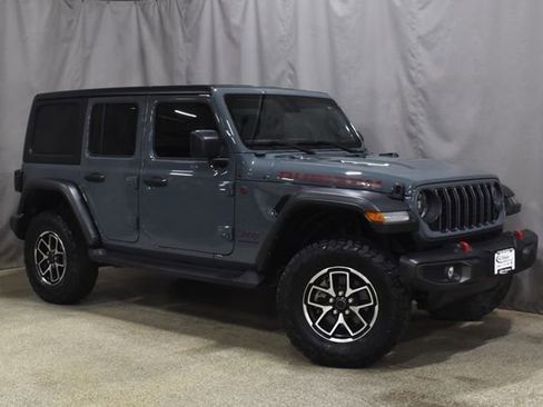 Used 2024 Jeep Wrangler Unlimited Rubicon w/ Convenience Group AWD/4WD image 4