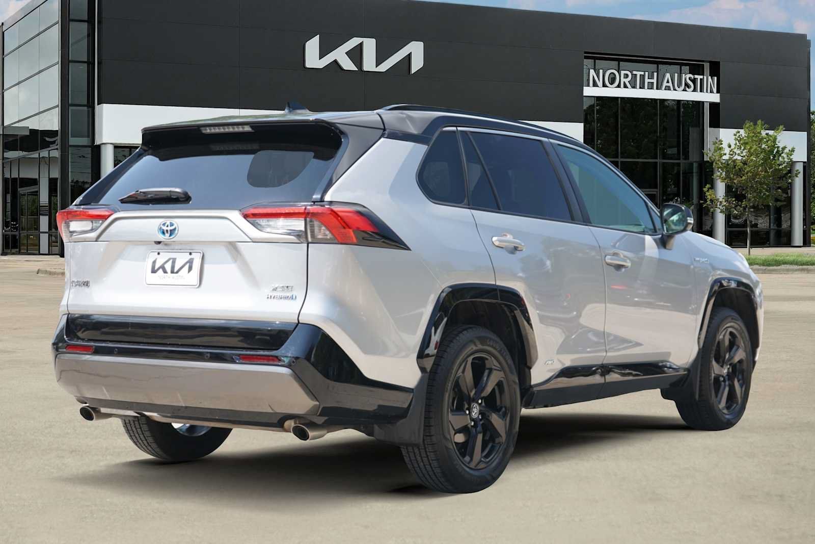 Used 2021 Toyota RAV4 XSE AWD/4WD image 5