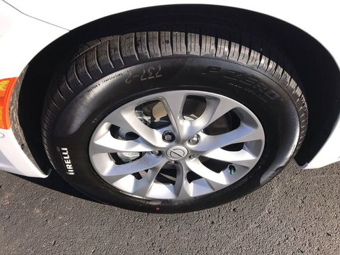 New 2026 Chrysler Pacifica Limited w/ Uconnect Theater Family Group image 10