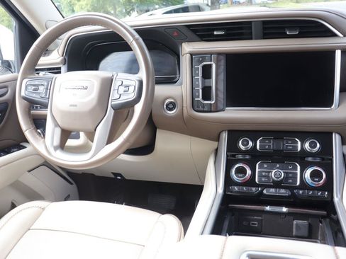 Used 2024 GMC Yukon XL Denali RWD image 30