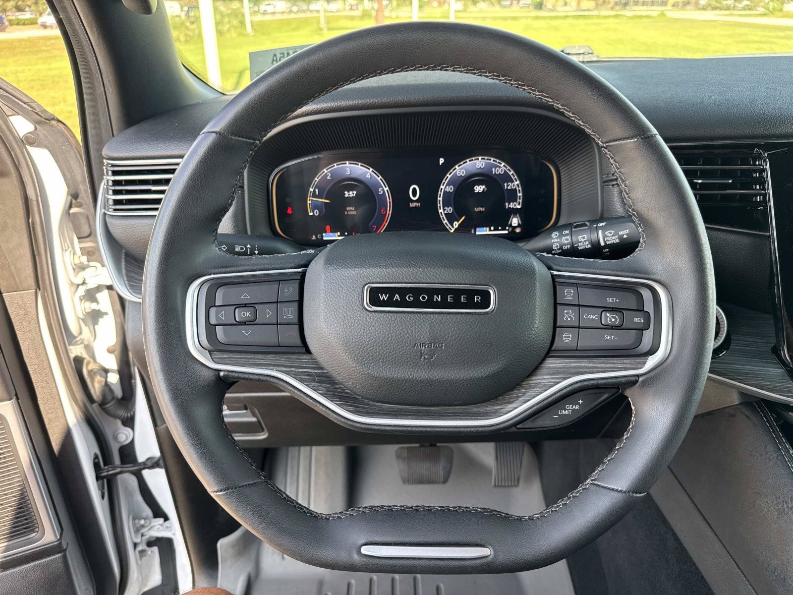 Used 2023 Jeep Wagoneer L Series II AWD/4WD image 34