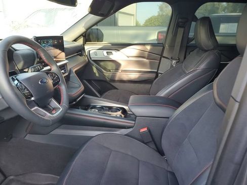 Used 2025 Ford Explorer ST RWD image 19