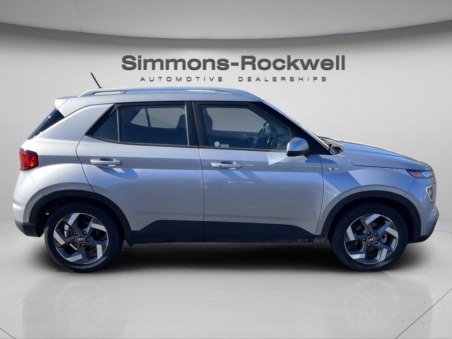 Used 2025 Hyundai Venue SEL FWD image 6