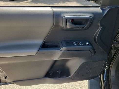 Used 2018 Toyota Tacoma SR RWD image 8