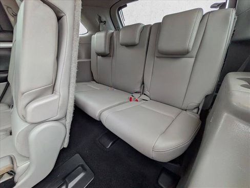 Used 2018 Toyota Highlander XLE AWD/4WD image 19