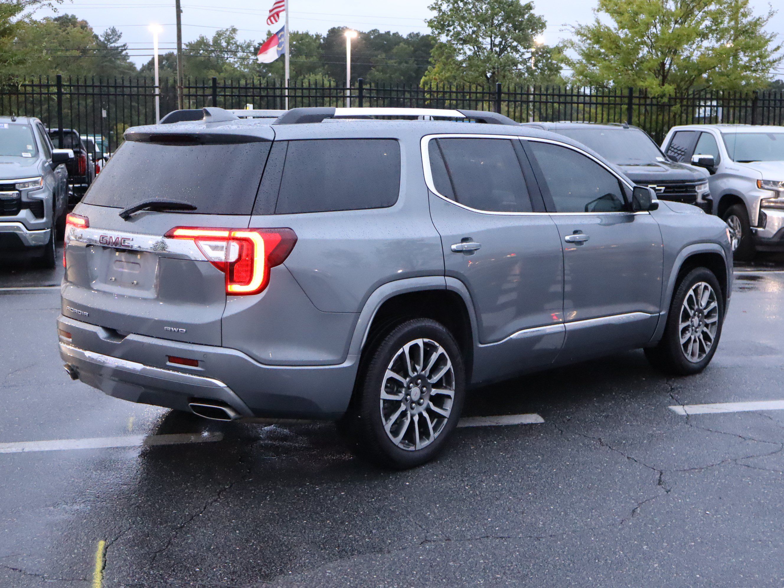 Used 2021 GMC Acadia Denali w/ Denali Ultimate Package AWD/4WD image 21