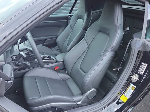 Used 2025 Porsche 911 Carrera image 5