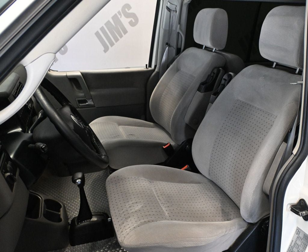 Used 2002 Volkswagen Eurovan MV FWD image 12