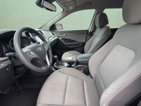Used 2018 Hyundai Santa Fe SE image 11