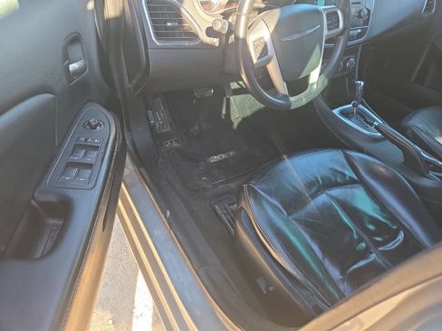 Used 2014 Chrysler 200 Limited image 7