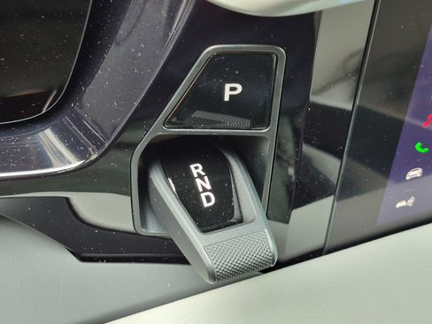 Certified 2025 Porsche Macan Electric RWD image 18