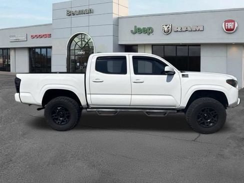 Used 2020 Toyota Tacoma SR AWD/4WD image 2