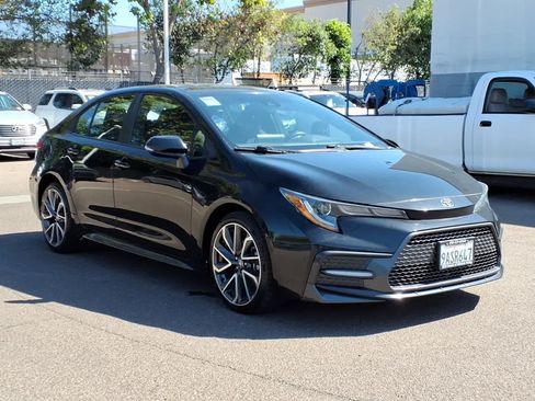 Used 2022 Toyota Corolla SE FWD image 3