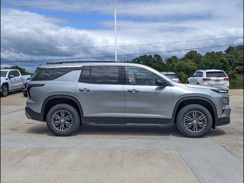 New 2026 Chevrolet Traverse LT w/ LPO, Floor Liner Package FWD image 6