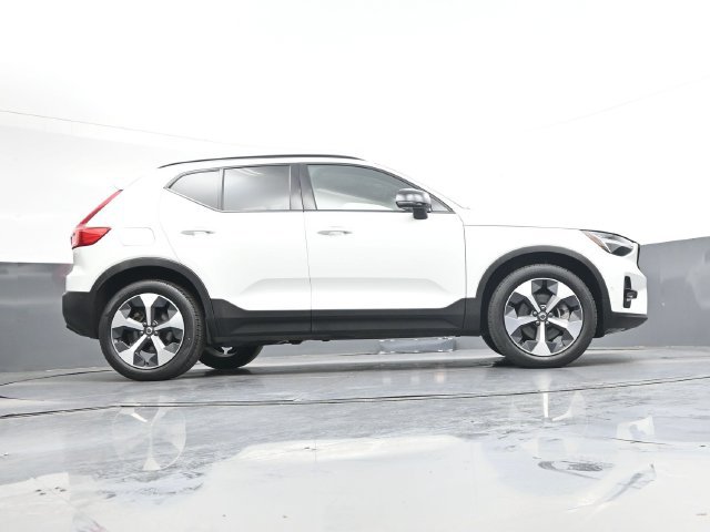 Used 2023 Volvo XC40 B4 Ultimate FWD image 30
