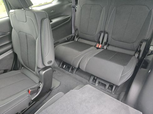 Used 2025 Jeep Grand Cherokee L Laredo w/ Luxury Tech Group I image 22