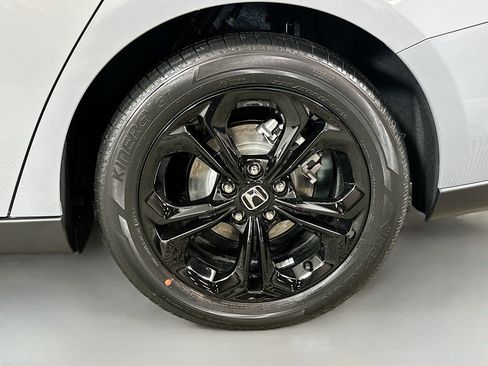 Used 2025 Honda Accord SE image 30