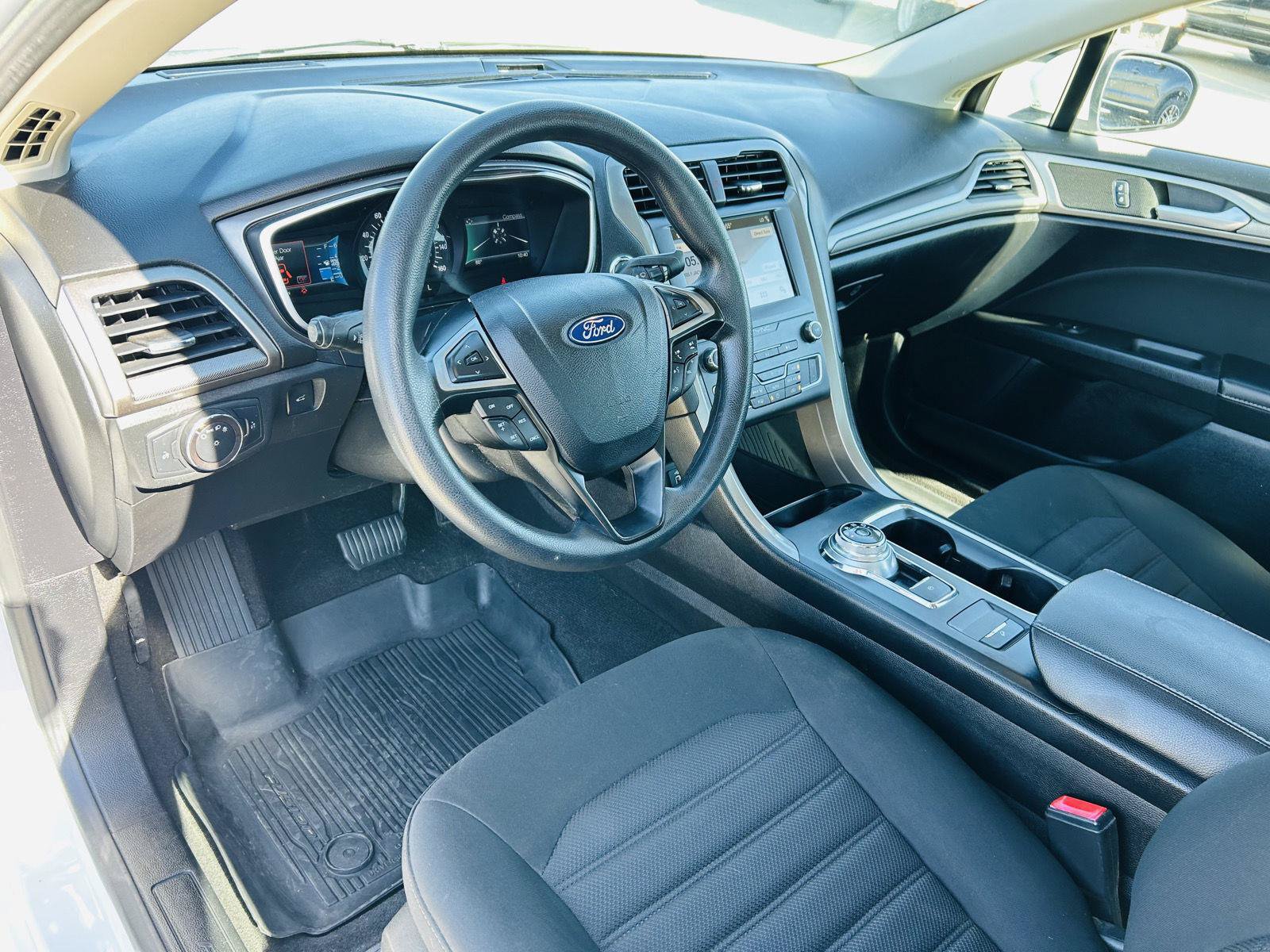 Used 2019 Ford Fusion SE FWD image 10