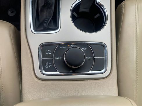 Used 2017 Jeep Grand Cherokee Limited w/ Luxury Group II image 22