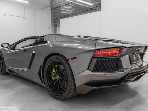 Used 2015 Lamborghini Aventador LP 700-4 AWD/4WD image 3