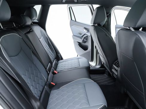 New 2026 Volkswagen Tiguan SEL R-Line AWD/4WD image 38