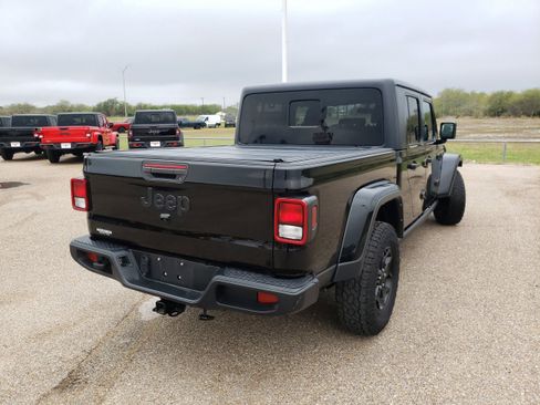 Used 2021 Jeep Gladiator Sport image 8