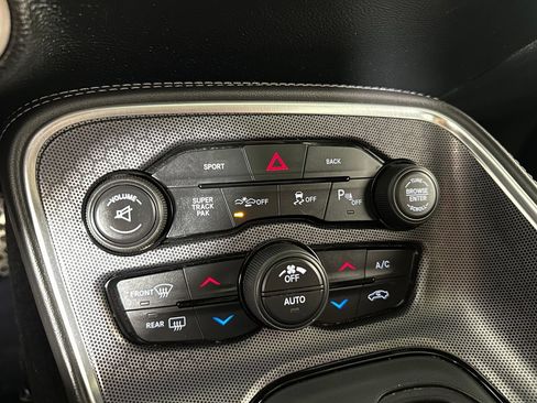 Used 2016 Dodge Challenger R/T Scat Pack w/ Leather Interior Group RWD image 32