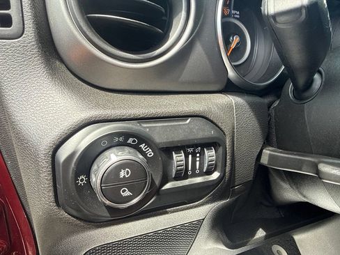 Used 2021 Jeep Gladiator Sport AWD/4WD image 19