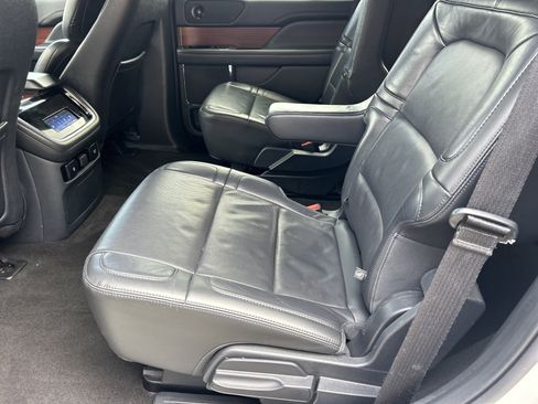 Used 2023 Lincoln Navigator Reserve image 11