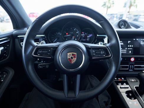 Used 2024 Porsche Macan image 39