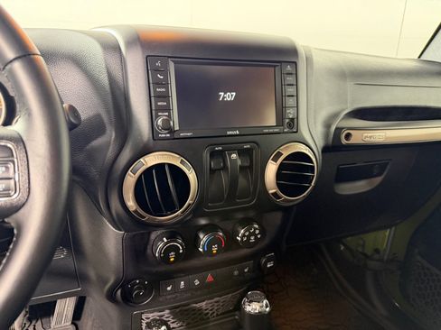 Used 2016 Jeep Wrangler Sahara AWD/4WD image 13