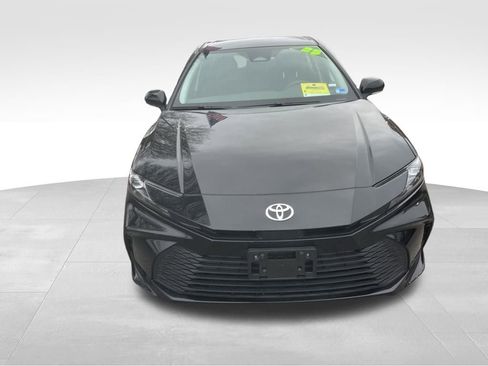 Used 2025 Toyota Camry LE image 30