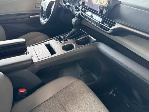 Certified 2023 Toyota Sienna LE image 18