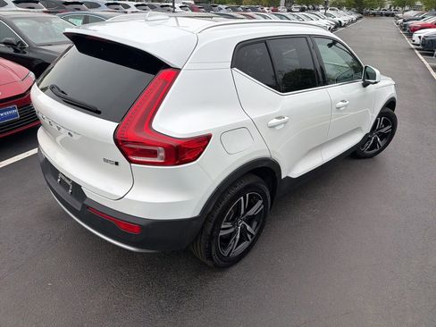 Used 2023 Volvo XC40 B5 Plus AWD/4WD image 5