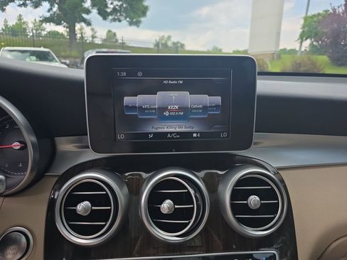 Used 2019 Mercedes-Benz GLC 300 4MATIC image 9