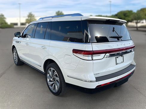 Used 2023 Lincoln Navigator Reserve image 5