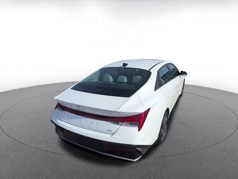 Used 2025 Hyundai Elantra Limited image 14